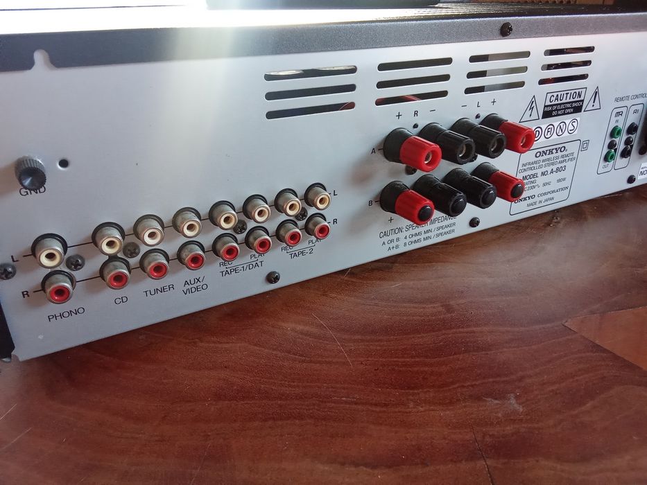 Amplificador Onkyo A-803 com comando
