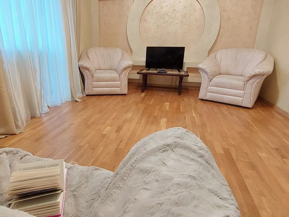 Люкс біля Порт-сіті(погодинно 600, на добу від 1300)