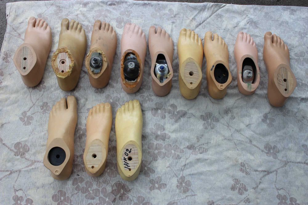 Продам протезні стопи, колінні вузли, пояса і т.п.