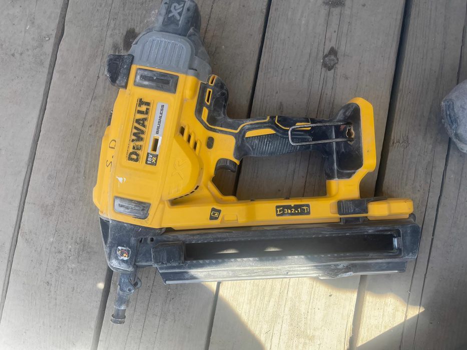 Gwoździarka dewalt