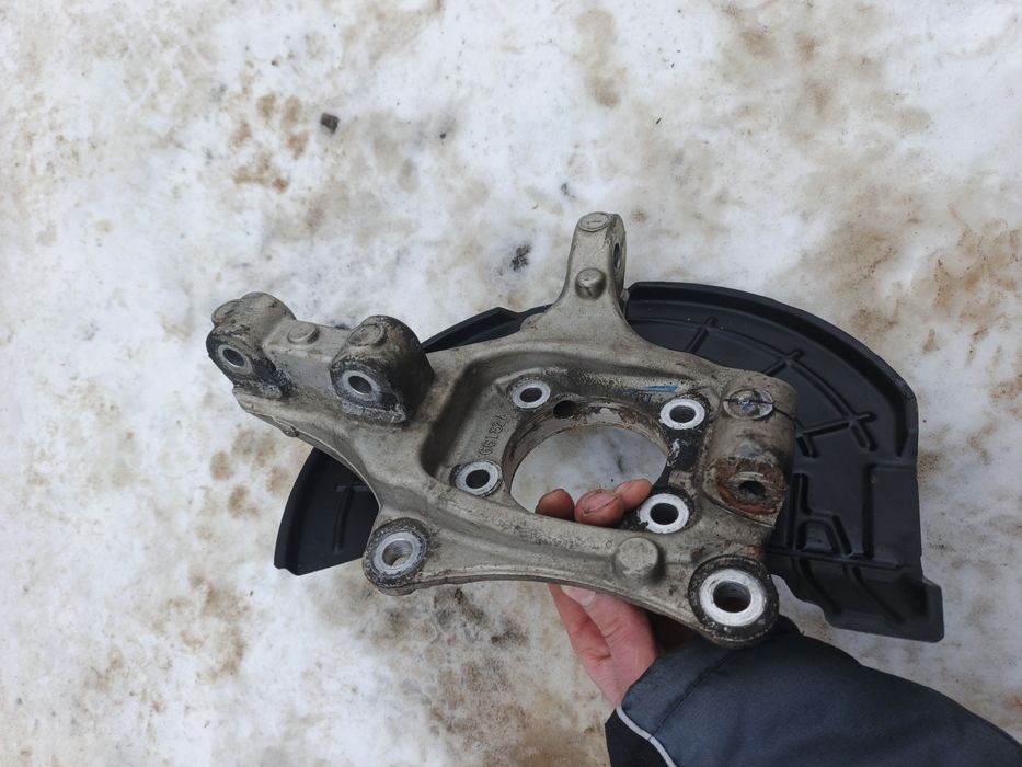 Цапфа поворотній кулак правий передній Jeeps  Compas