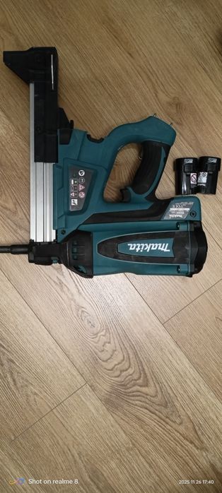 Sprzedam gwoździarkę makita GN420CLSE