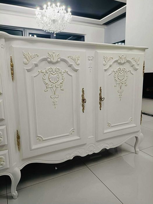 Komoda w francuskim stylu