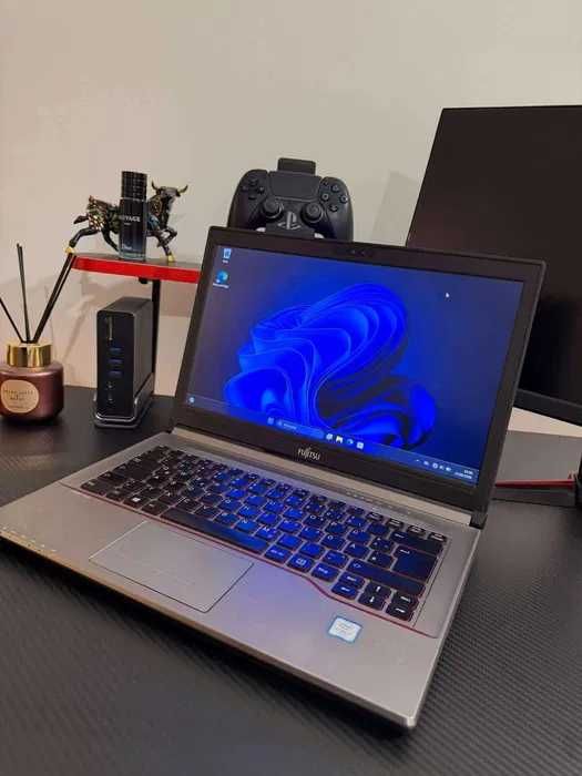 Laptop Fujitsu |  | 16 GB RAM DDR4 | i7-6500U |  240 GB SSD | Windows 11