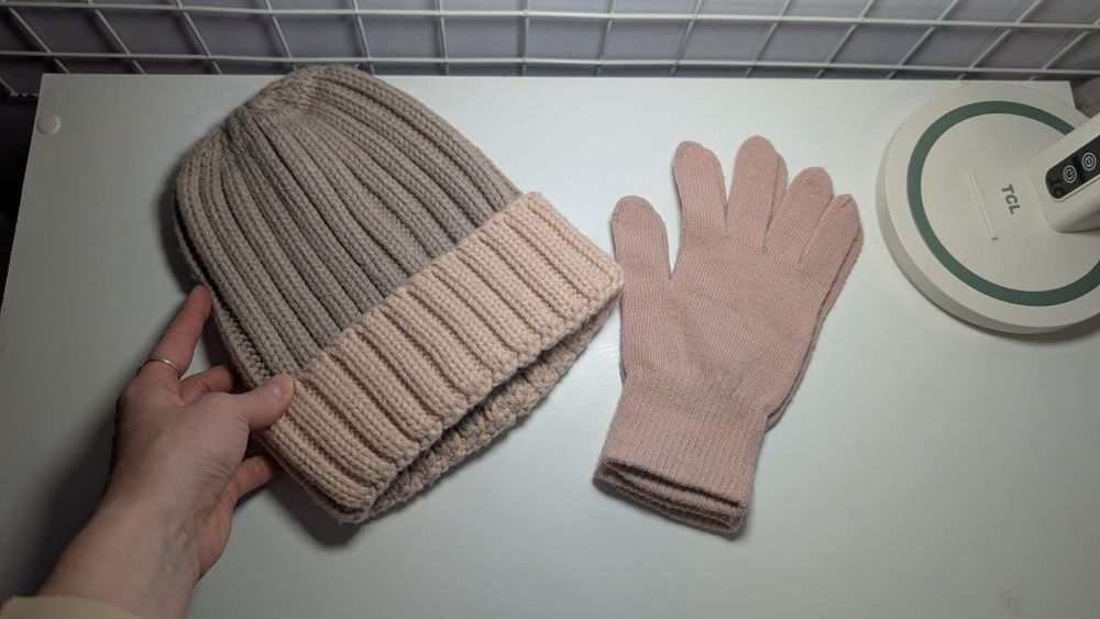 Жіноча Зимова  в'язана  шапка та перчатки пудрово рожеві