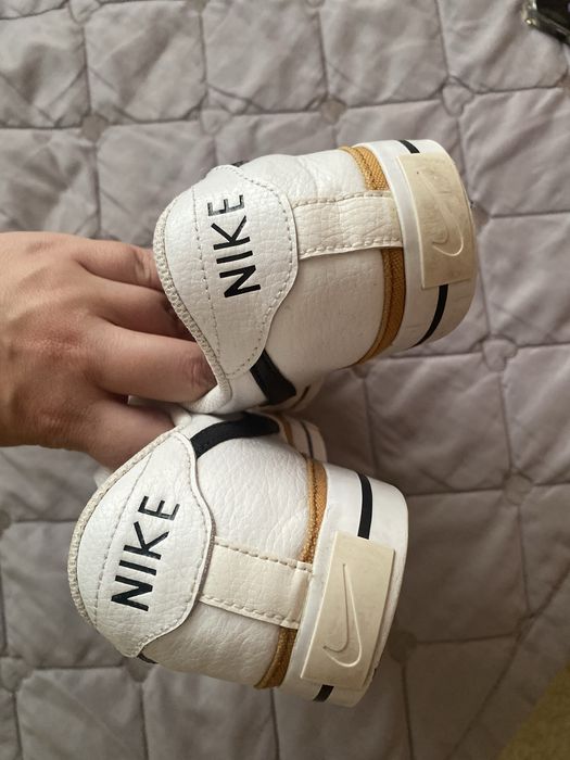 Білі кеди Nike Court Legacy