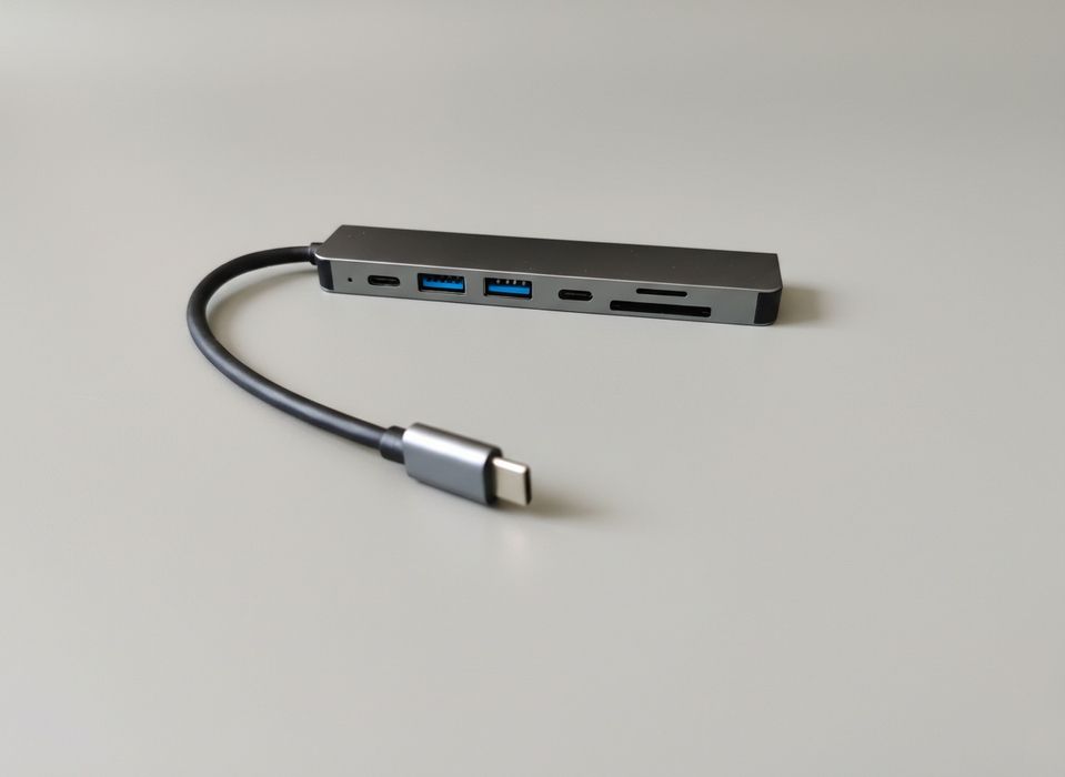 USB-C хаб 7-в-1 з HDMI 4K та Power Delivery 100W