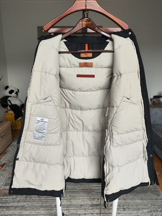 Продам жіночу куртку пуховик Parajumpers