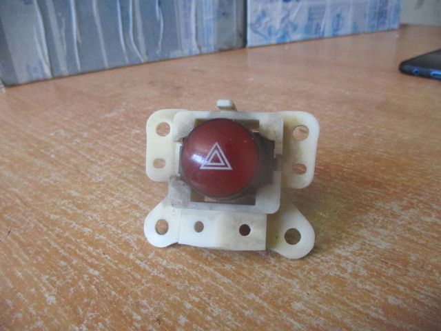 Botão / interruptor 4 piscas MITSUBISHI L 200 / Triton Pick Up (KA_T,