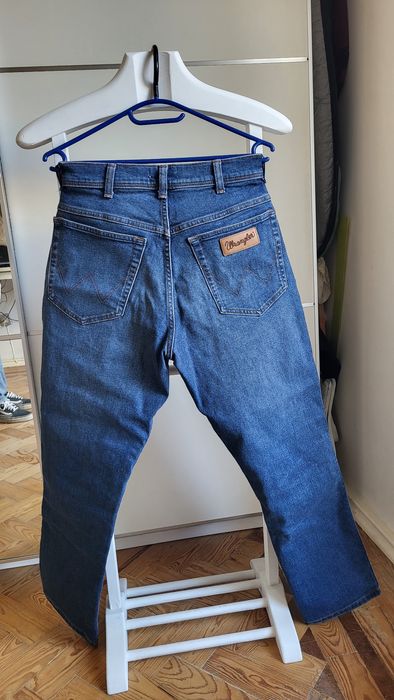 Vendo 2 peças de roupa Levis, Wrangler