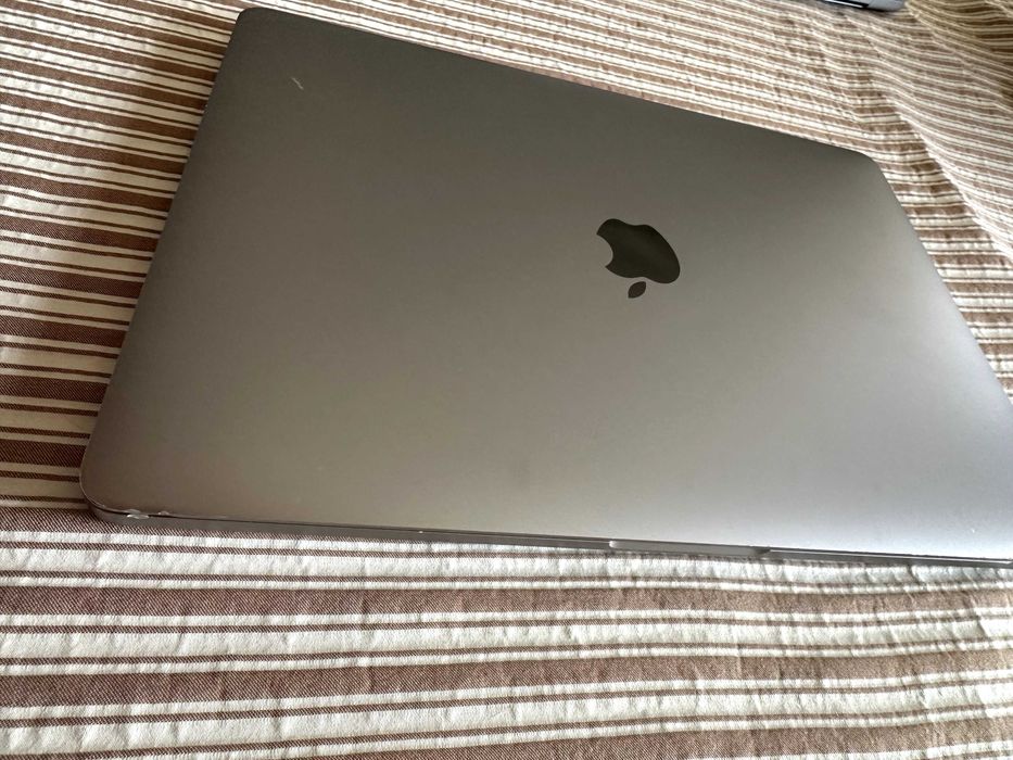MacBook pro, 13 inch, M1, 2020