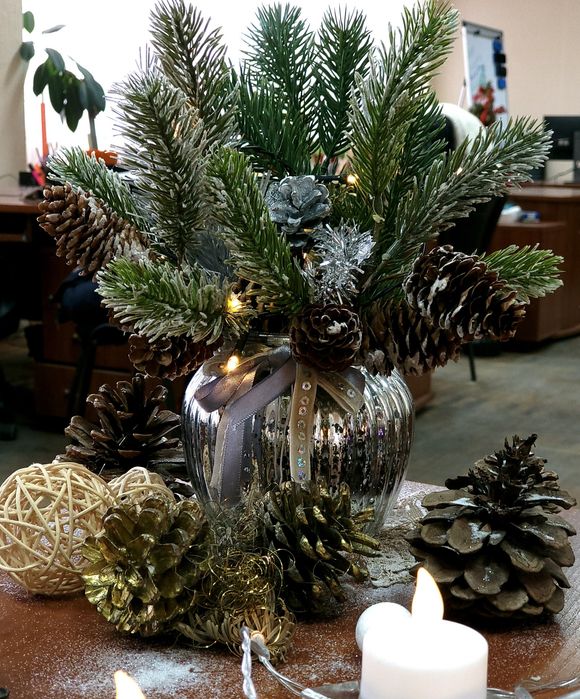 игрушки на Новый Год - елочки канзаши и с серебристыми веточками