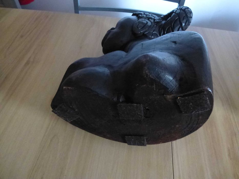 Busto de mulher Africana em Pau Preto