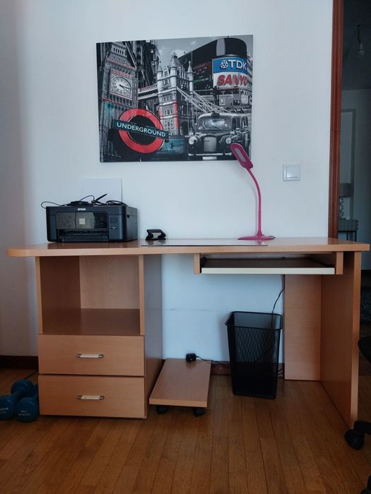 Quarto/escritório,composto por 6 peças