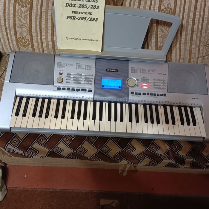 Продам сінтезатор YAMAХА PSR 295