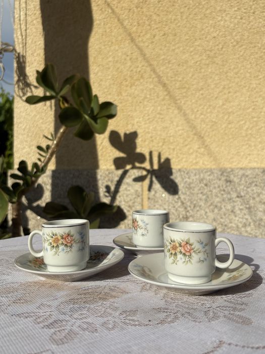 3 conjuntos chavena + pires vintage