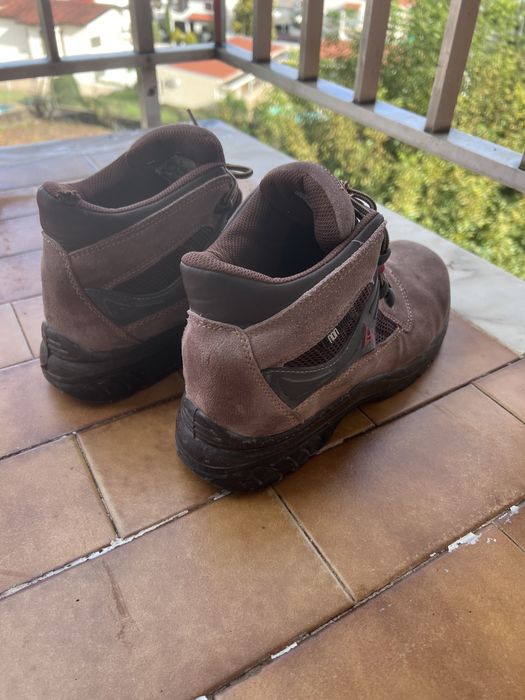 Botas / sapatos para telecomunicações e outros trabalhos em obras