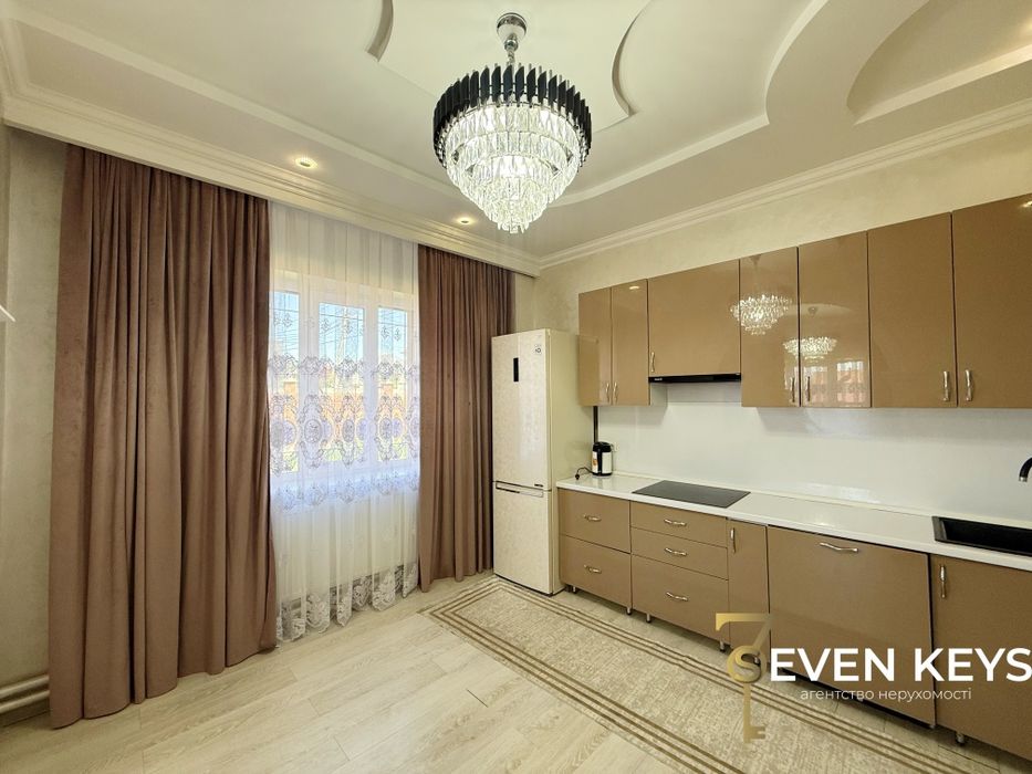 Продаж 2 поверхового будинку з гаражем і ділянкою на 10 соток, 218м²