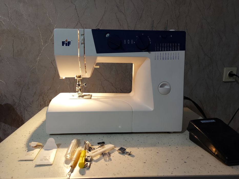 Швейная машинка НОВАЯ.Швейна машина