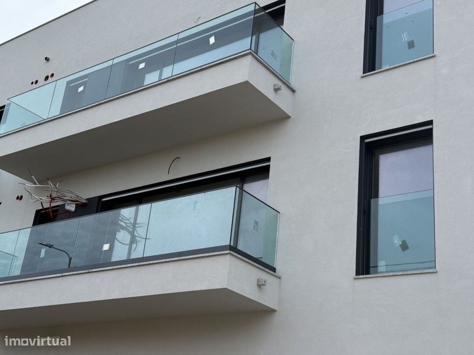 Apartamento T1+1 com Lugar de Garagem de Esgueira