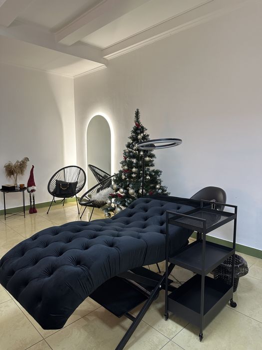 Оренда кушетки/ візажного дзеркала в центрі Львова