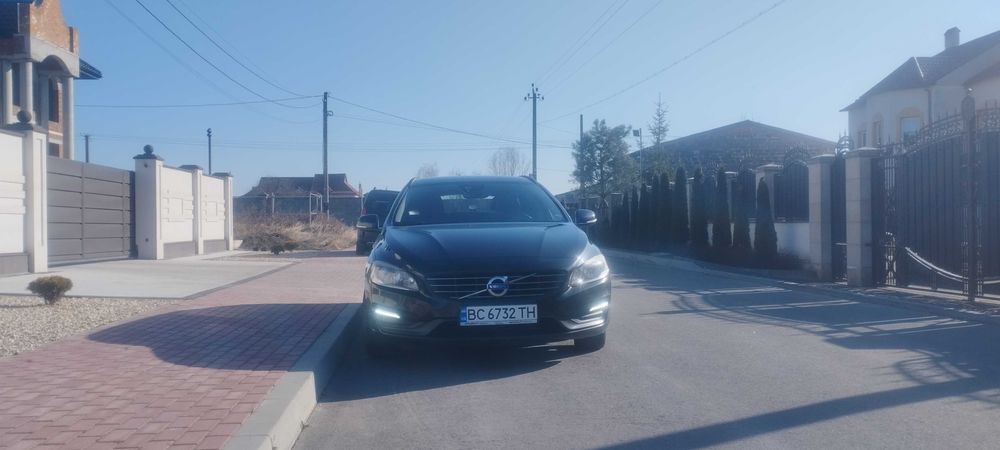 Вольво v60 2014 року
