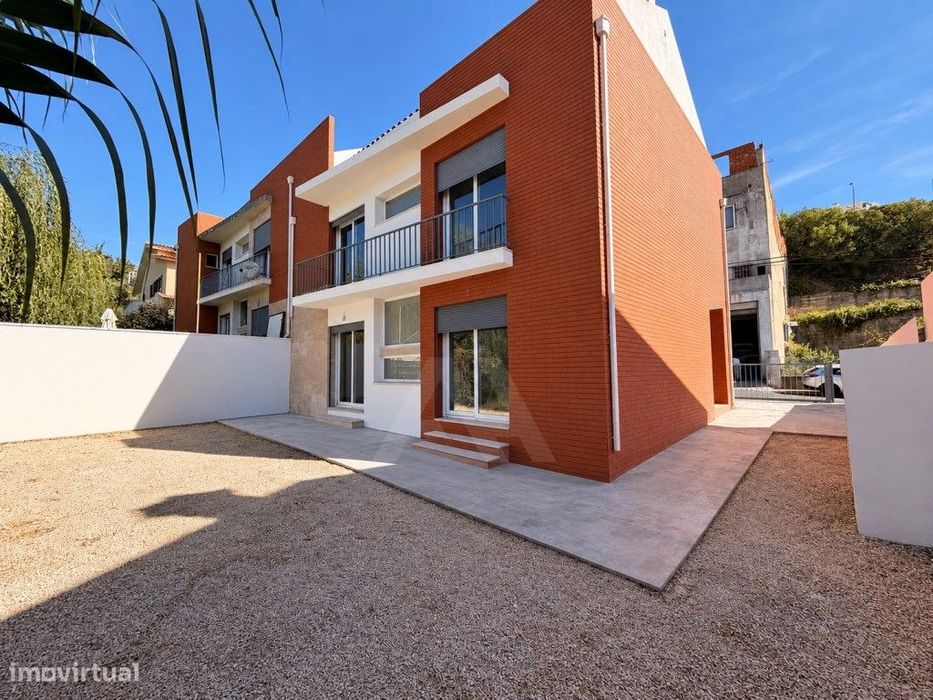 Moradia T4 em Mina de Água, Amadora