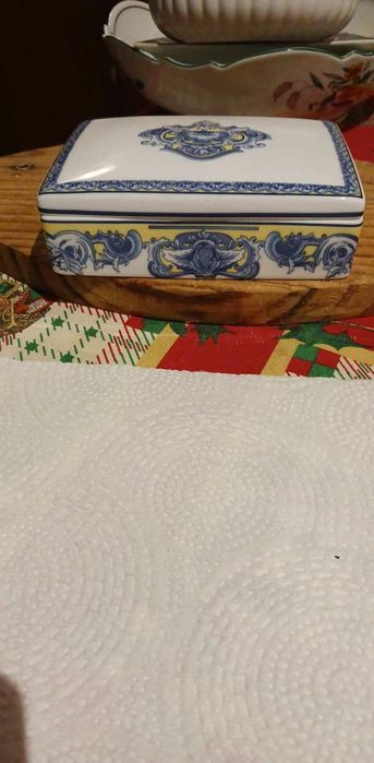 Peças de cerâmica da vista alegre