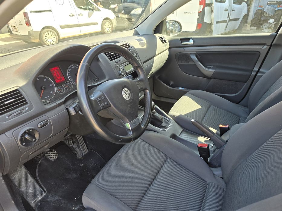 VW Golf V Bluemotion 105 cv em bom estado