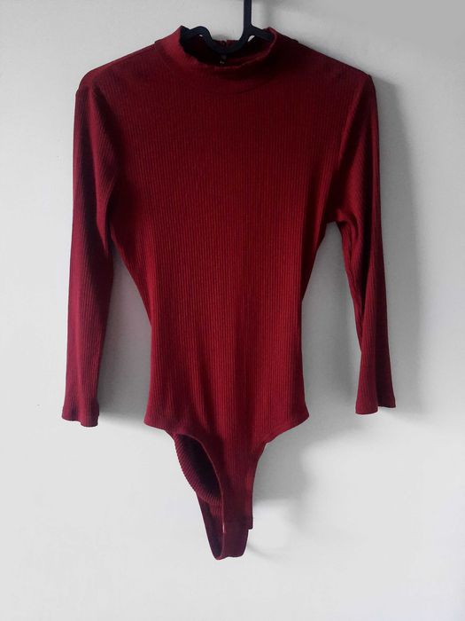 Bordowe body z wyciętymi plecami Glamorous XS wiskoza