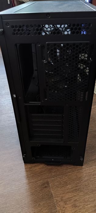 Продам корпус Lian li Lancool 215 (Black)