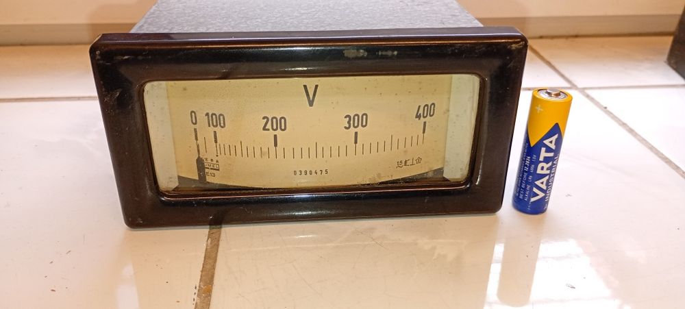 Woltomierz tablicowy