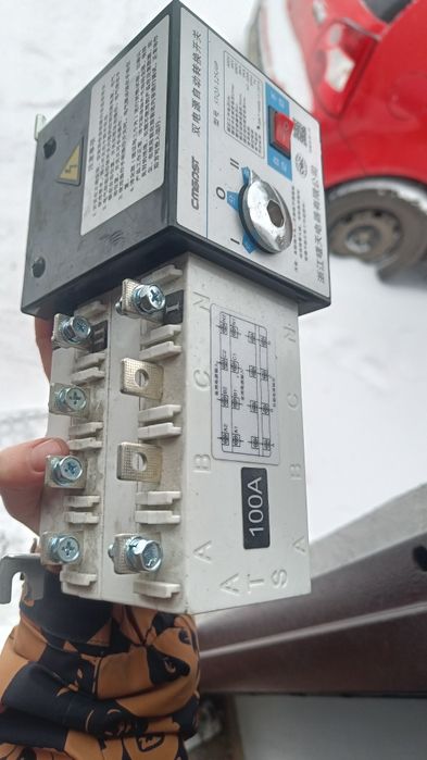 Автоматичний перемикач джерела живлення 4полюси 125А 400VAC