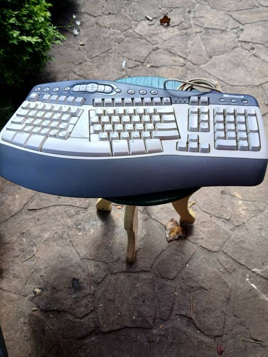 Продам клавиатуру