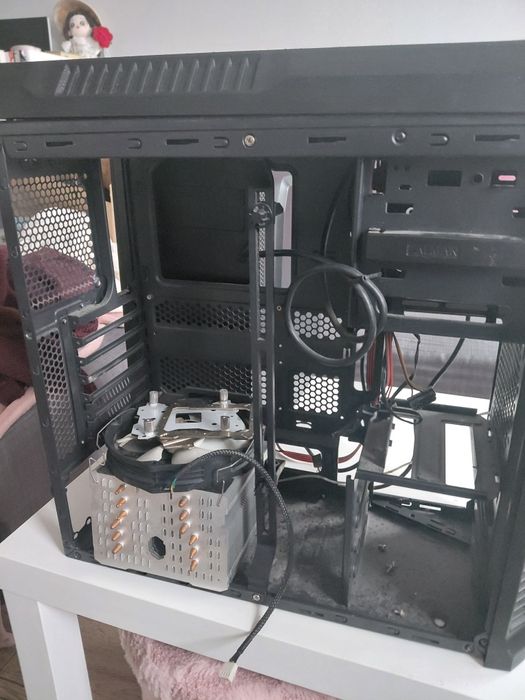 2 Obudowy komputerowe + chłodzenie + GRATIS