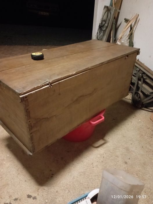 Arca em castanho antiga