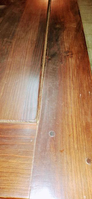 Conjunto de Jantar Rústico em Madeira (Mesa + 2 Bancos + 2 Cadeiras)