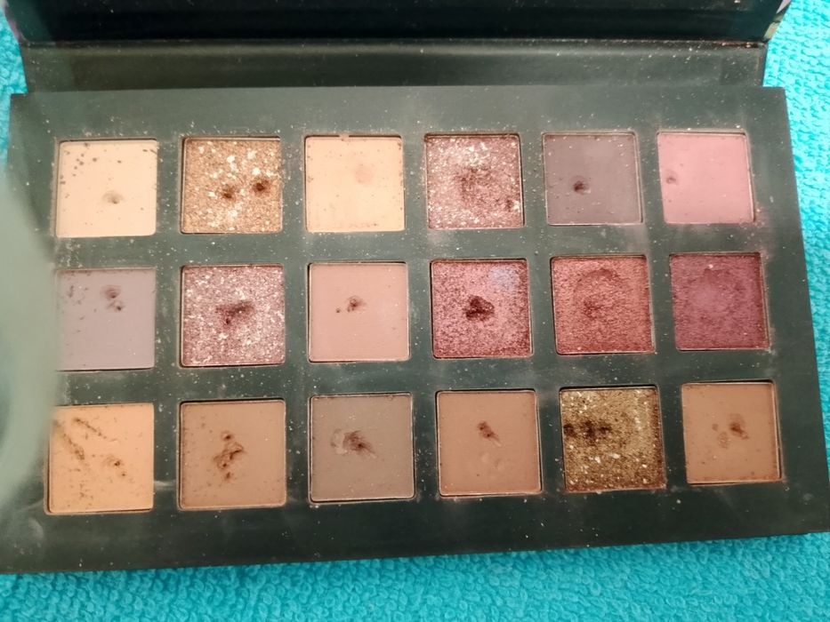 Тіні нюдові спокійні