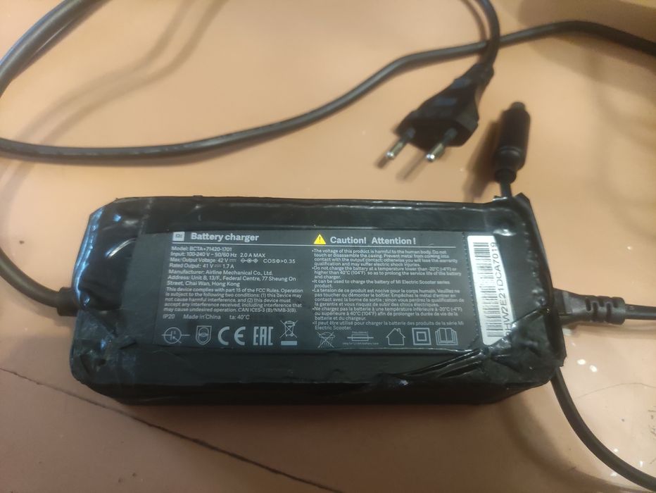 Электросамокат Xiaomi , антипрокольне колеса, батарея и контроллер оригинал. Не отправляю, смотреть пески.