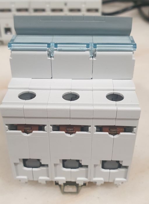 Disjuntor hager MWN316 3 Pólos 16A Curva C 3kA 3 Módulos
MWN3