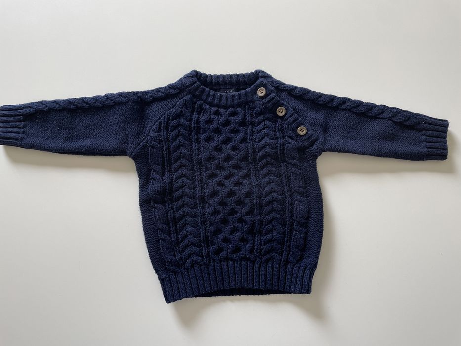 Gruby sweterek granatowy 68