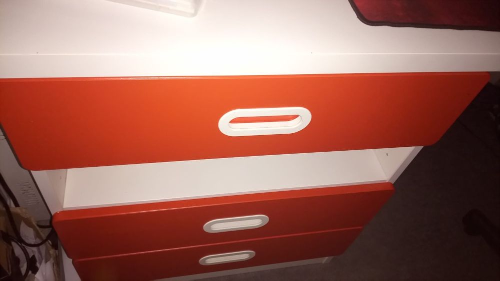 Beliche com secretária e roupeiro para quarto..