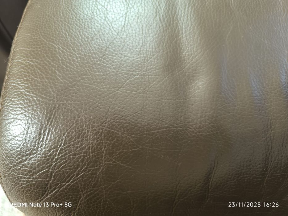 Conjunto de 2 Sofás em pele - excelente estado