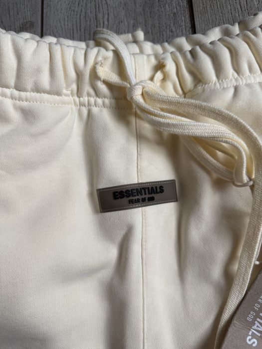 Шорти essentials S