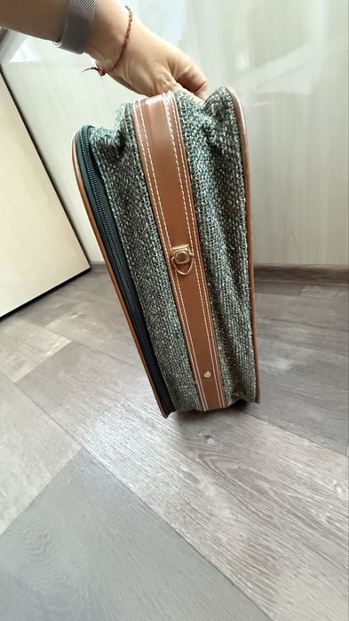 Чемодан на колёсиках торг