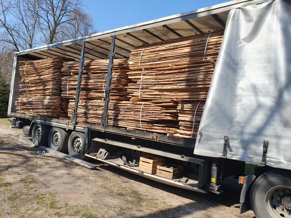 Dąb, orzech włoski, jesion, olcha, brzoza, akacja, lipa, sosna, akacja