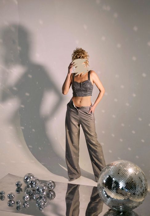 Одним лотом вещи на девушку