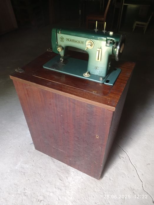 Швейна машинка Чайка 2.