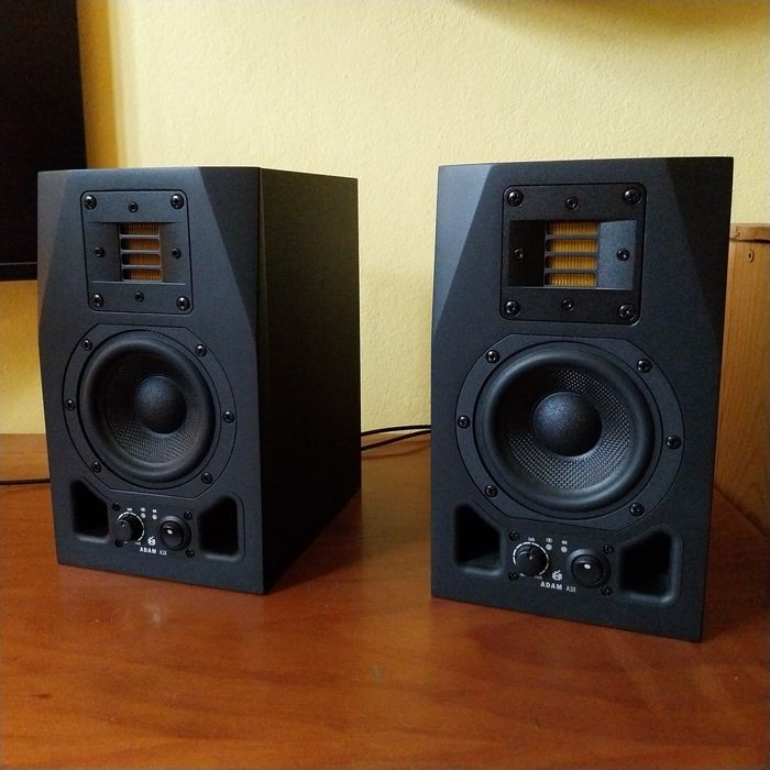 Adam Audio A3X (colunas amplificadas)