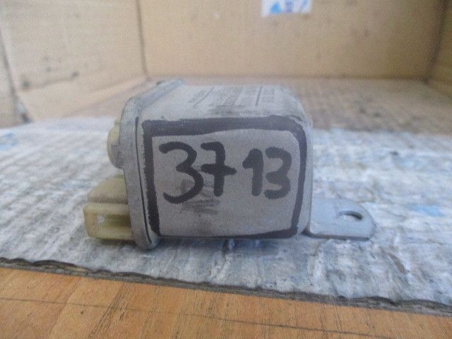 Botão / interruptor electromecânico / relé TOYOTA HiAce I (RH1_, LH3_,
